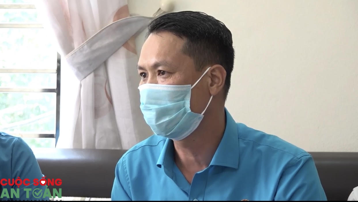 Thợ mỏ dũng cảm cứu người thoát khỏi miệng “hà bá” Thợ mỏ dũng cảm cứu người thoát khỏi miệng “hà bá”