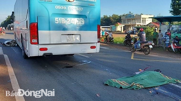 nu cong nhan tu vong thuong tam sau khi va cham voi xe khach