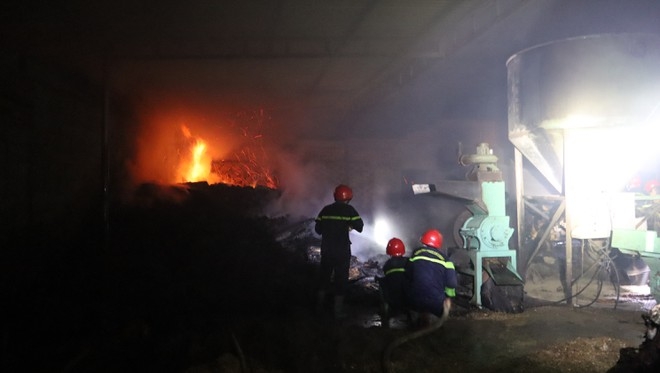 Cháy nhà kho sản xuất nhang trầm, thiệt hại nặng nề chay nha kho san xuat nhang tram thiet hai nang ne