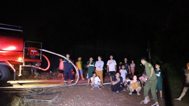 Cháy nhà kho sản xuất nhang trầm, thiệt hại nặng nề chay nha kho san xuat nhang tram thiet hai nang ne