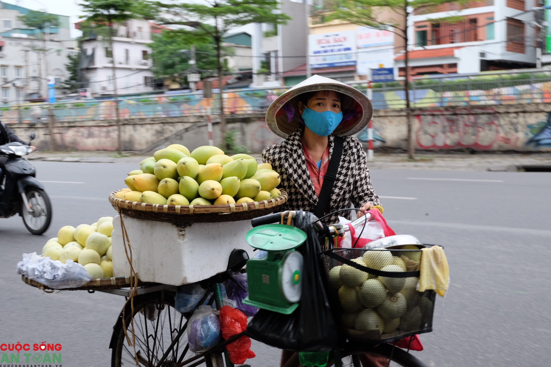 Hà Nội tiếp tục yêu cầu rửa tay, đeo khẩu trang nơi công cộng ha noi tiep tuc yeu cau rua tay deo khau trang noi cong cong