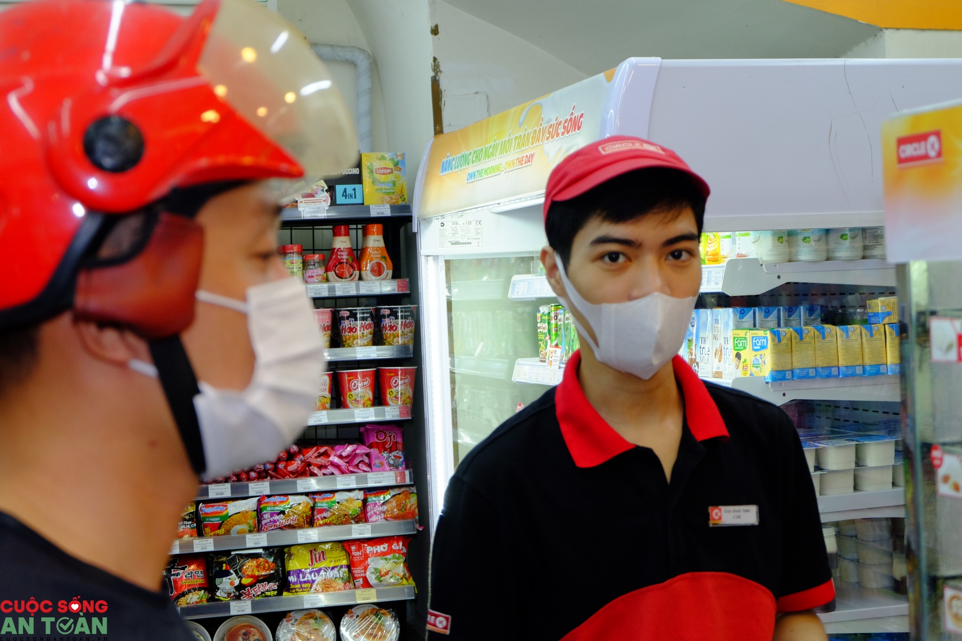 Hà Nội tối 29/7: Hàng quán vắng khách, người dân đeo khẩu trang phòng dịch Covid-19 ha noi toi 297 hang quan vang khach nguoi dan deo khau trang phong dich covid 19