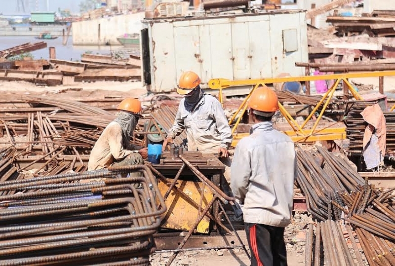 Giải pháp bảo vệ sức khỏe người lao động trong mùa nắng nóng