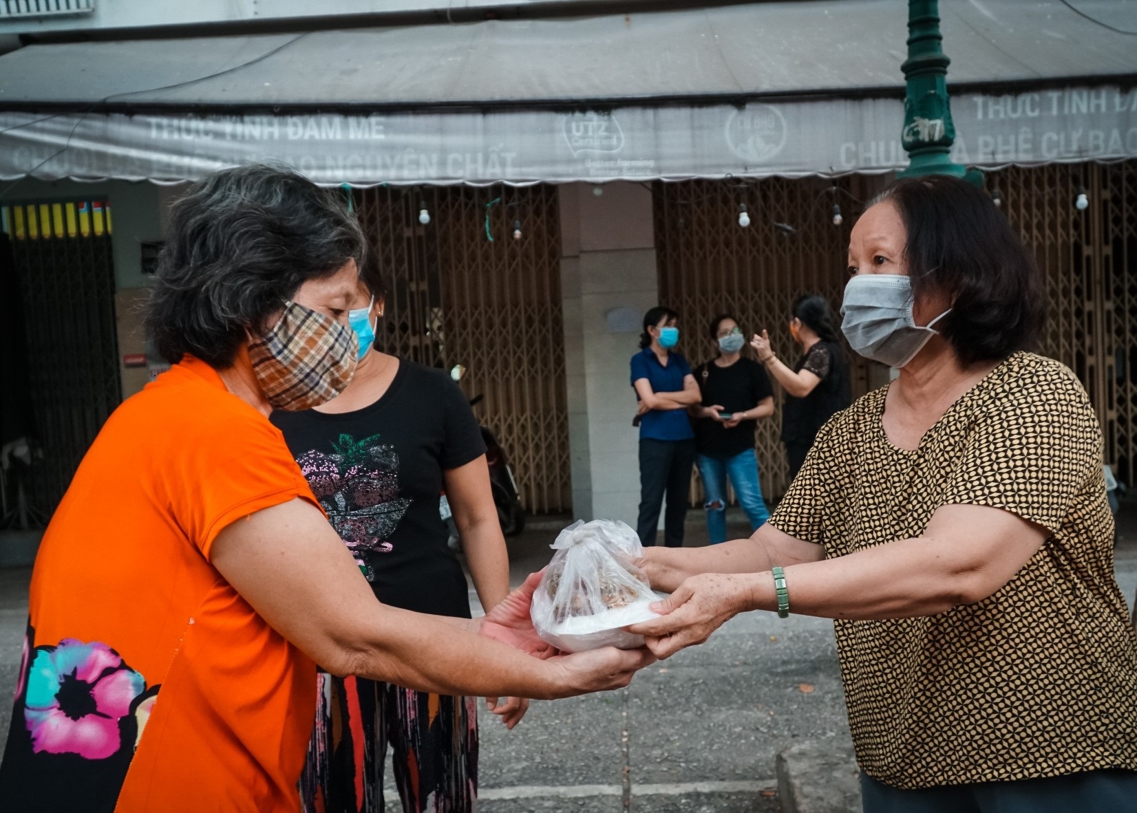 TP HCM gian nan mà vẫn ấm áp tình đồng bào