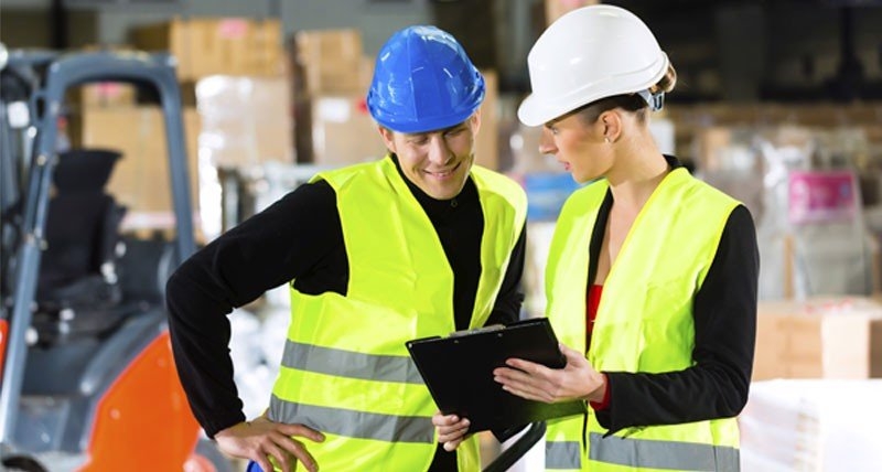 Nhân viên phụ trách an toàn làm gì tại nơi làm việc?