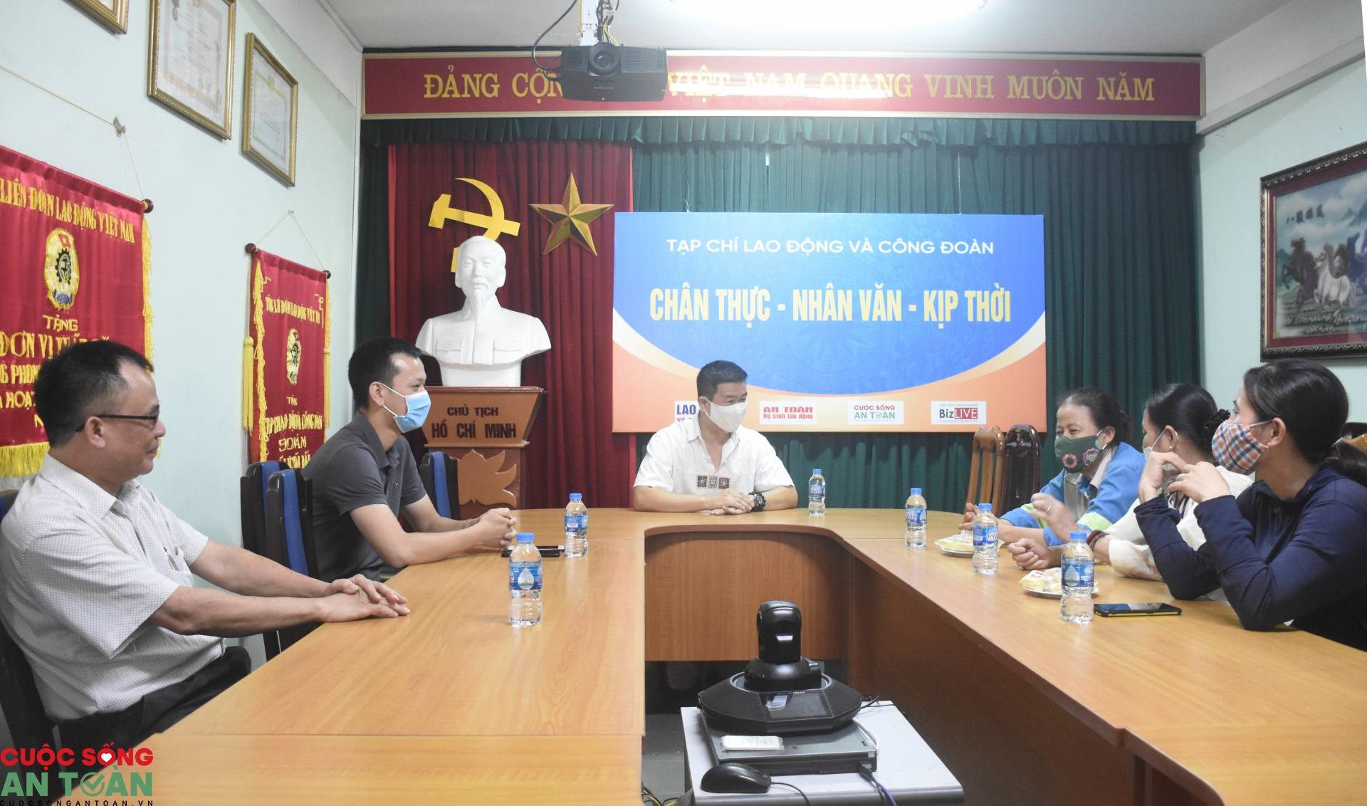 Công nhân vệ sinh bị nợ lương cảm ơn Tạp chí Lao động và Công đoàn Công nhân vệ sinh bị nợ lương cảm ơn Tạp chí Lao động và Công đoàn