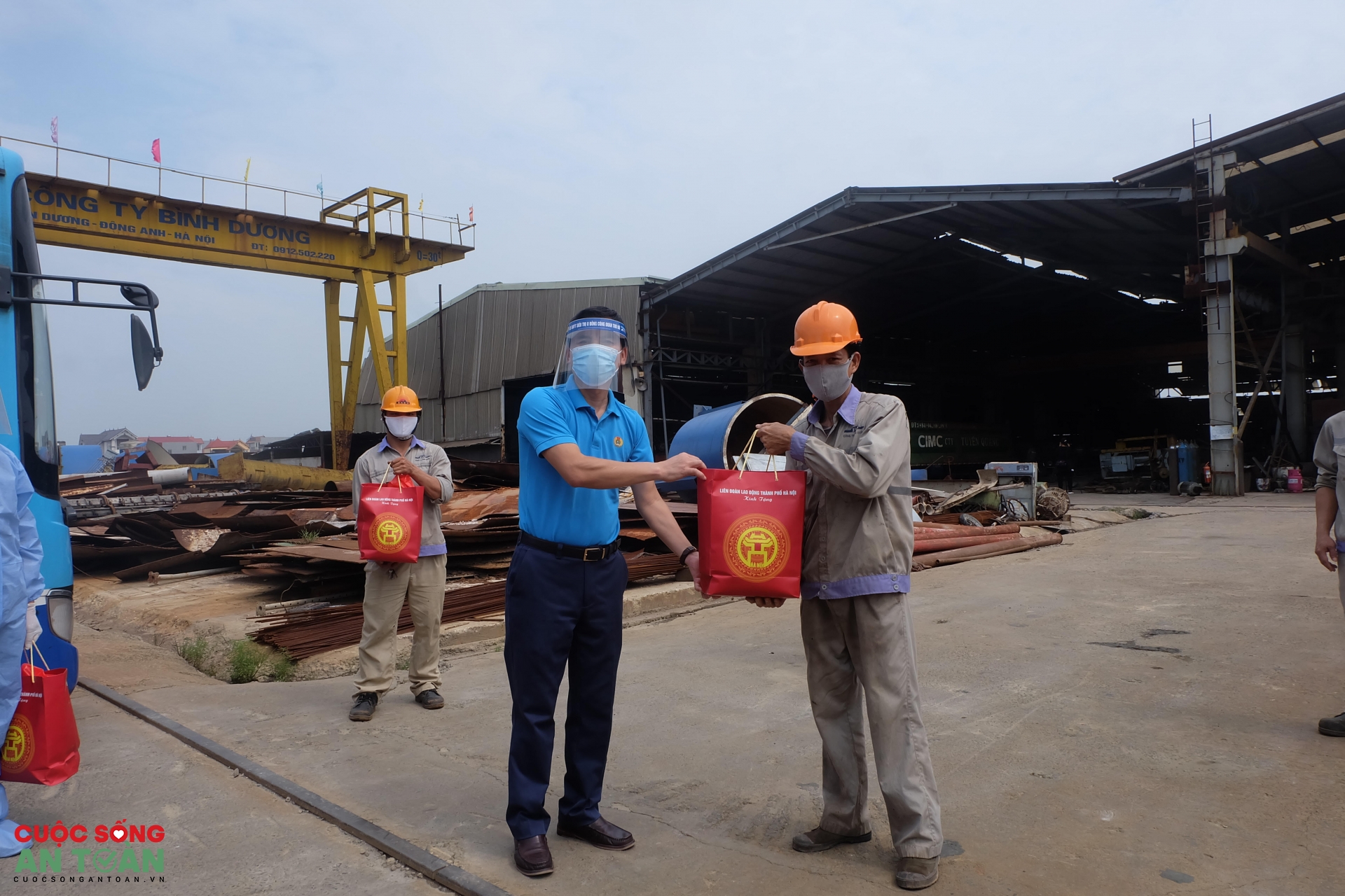 "Xe buýt siêu thị 0 đồng" lăn bánh phục vụ đoàn viên, người lao động "Xe buýt siêu thị 0 đồng" lăn bánh phục vụ đoàn viên, người lao động