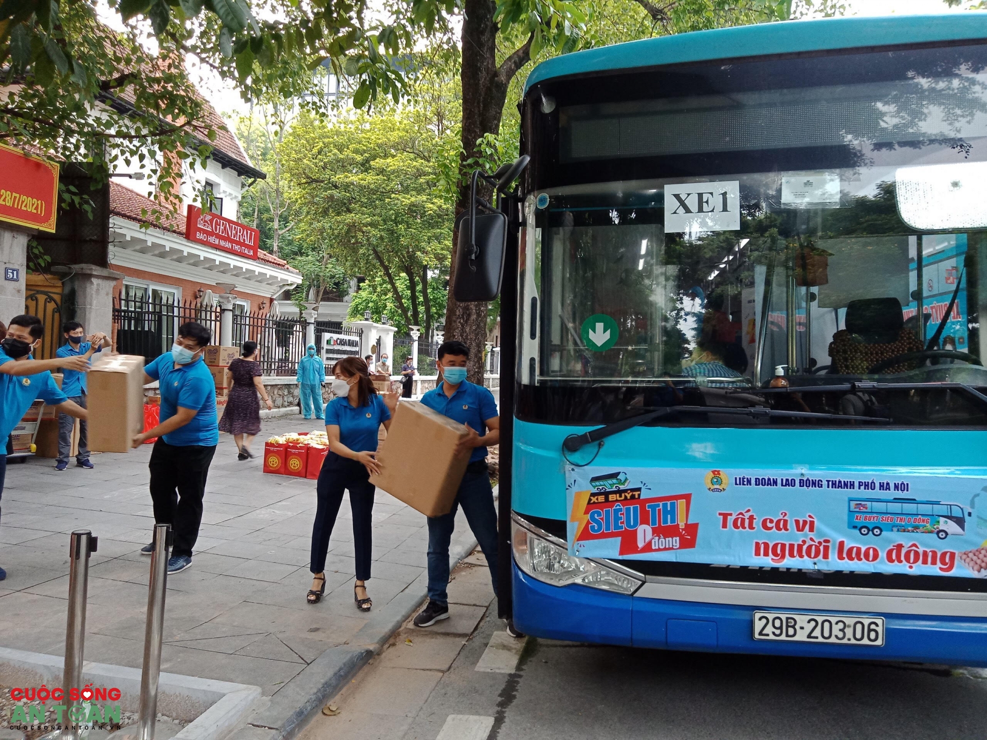 "Xe buýt siêu thị 0 đồng" lăn bánh phục vụ đoàn viên, người lao động "Xe buýt siêu thị 0 đồng" lăn bánh phục vụ đoàn viên, người lao động