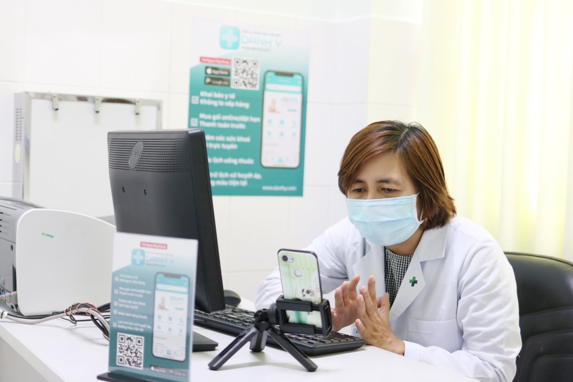 Khám bệnh từ xa và khám bệnh tận nhà: Xu hướng chăm sóc sức khoẻ an toàn trong đại dịch Khám bệnh từ xa và khám bệnh tận nhà: Xu hướng chăm sóc sức khoẻ an toàn trong đại dịch