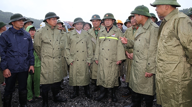 Bão số 3 tiến sát Móng Cái, Hải Phòng, gió giật cấp 12 dien bien con bao so 3 da di chuyen toi gan mong cai hai phong