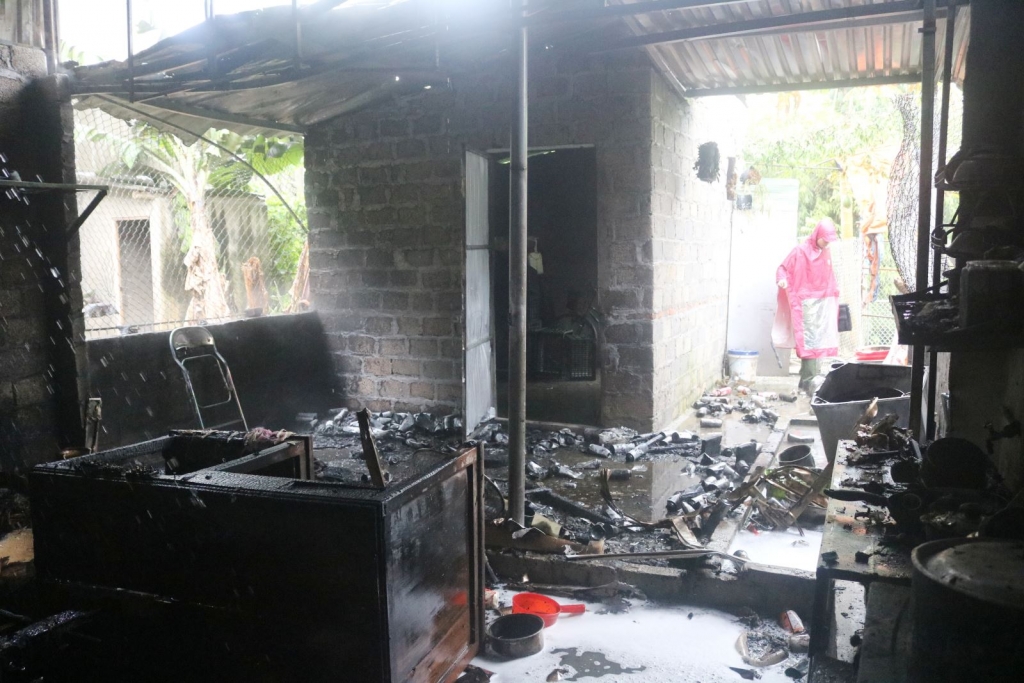 Nổ bình gas tại Bắc Kạn khiến một phụ nữ bị thương, nhiều đồ đạc bị cháy hỏng no binh gas tai bac kan khien mot phu nu bi thuong nhieu do dac bi chay hong