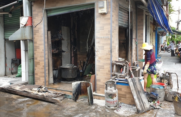 Hỏa hoạn khi thay bình gas cho quán hủ tiếu, một người bị bỏng nặng