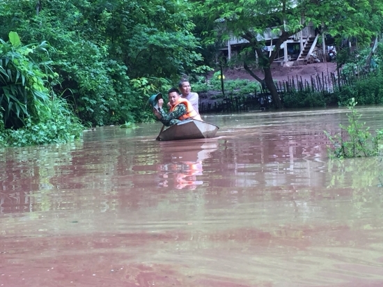 Nghệ An: Giúp dân di dời nhà cửa tránh ngập lụt do ảnh hưởng của bão số 3 nghe an giup dan di doi nha cua tranh ngap lut do anh huong cua bao so 3