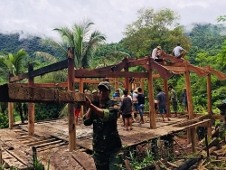 Nghệ An: Giúp dân di dời nhà cửa tránh ngập lụt do ảnh hưởng của bão số 3