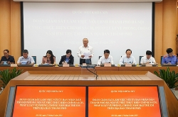 nhung nguy hai tiem an cho tre nho tu nhung nu hon nung cua nguoi lon