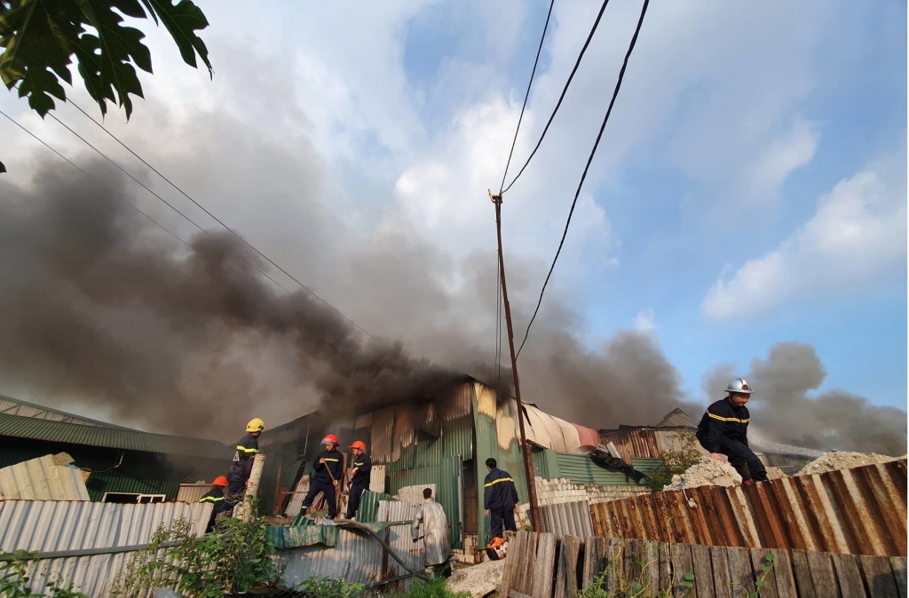 Hai vụ cháy lớn xảy ra liên tiếp ở Hà Nội hai vu hoa hoan lon xay ra lien tiep o ha noi