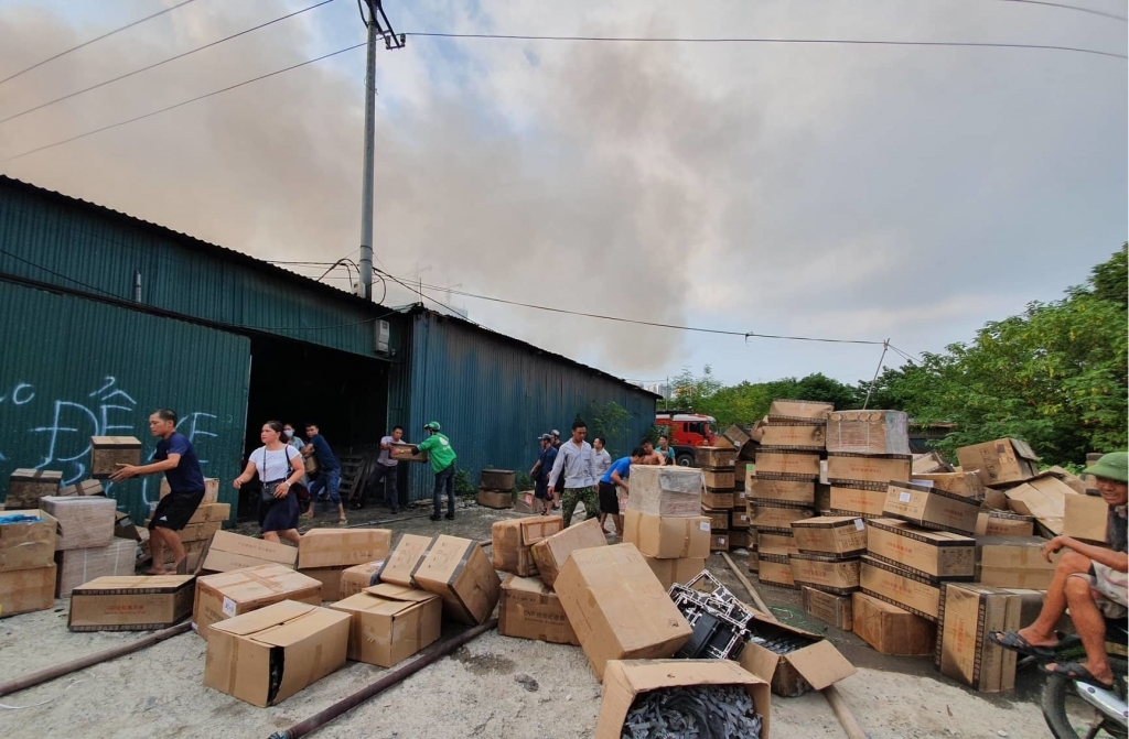 Hai vụ cháy lớn xảy ra liên tiếp ở Hà Nội hai vu hoa hoan lon xay ra lien tiep o ha noi