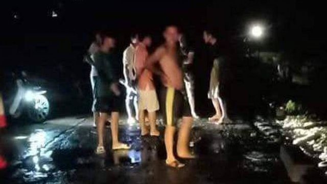 Phớt lờ cảnh báo, người đàn ông bị lũ cuốn mất tích khi cố băng qua đập tràn