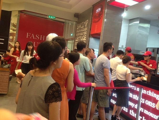 mua sam ngay dau nghi le 29 sieu thi giam gia manh cho truyen thong gia tang cao