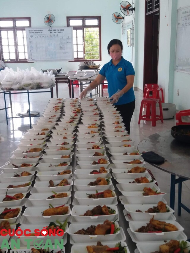 Tình hình sức khỏe 400 công nhân tại công ty có ca nhiễm COVID 19 ở Quảng Nam tinh hinh suc khoe 400 cong nhan tai cong ty co ca nhiem covid 19 o quang nam