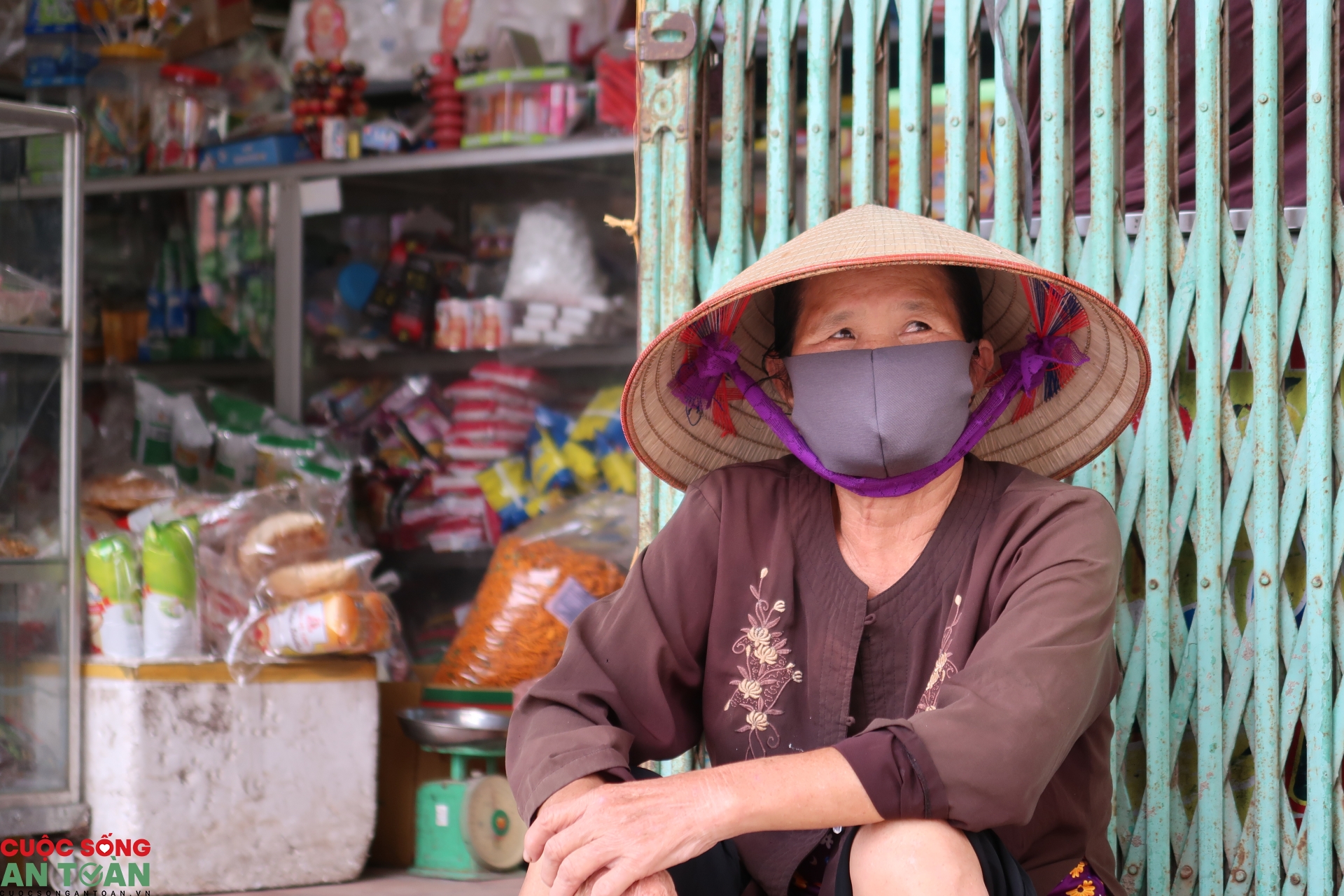 Bên trong thôn có 10 công nhân cách ly vì liên quan đến BN785 ben trong thon co 10 cong nhan cach ly vi lien quan den bn785