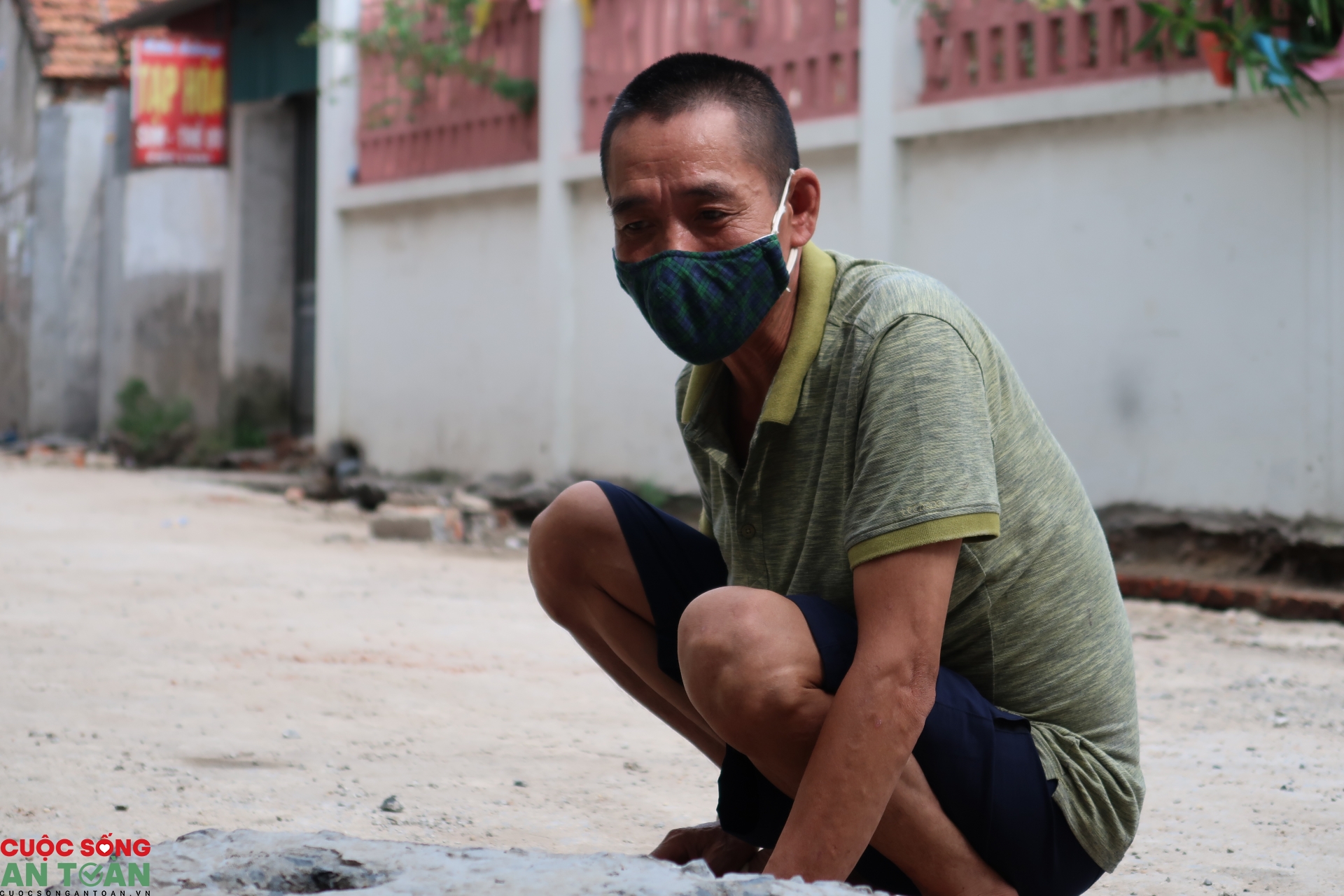 Bên trong thôn có 10 công nhân cách ly vì liên quan đến BN785 ben trong thon co 10 cong nhan cach ly vi lien quan den bn785 1