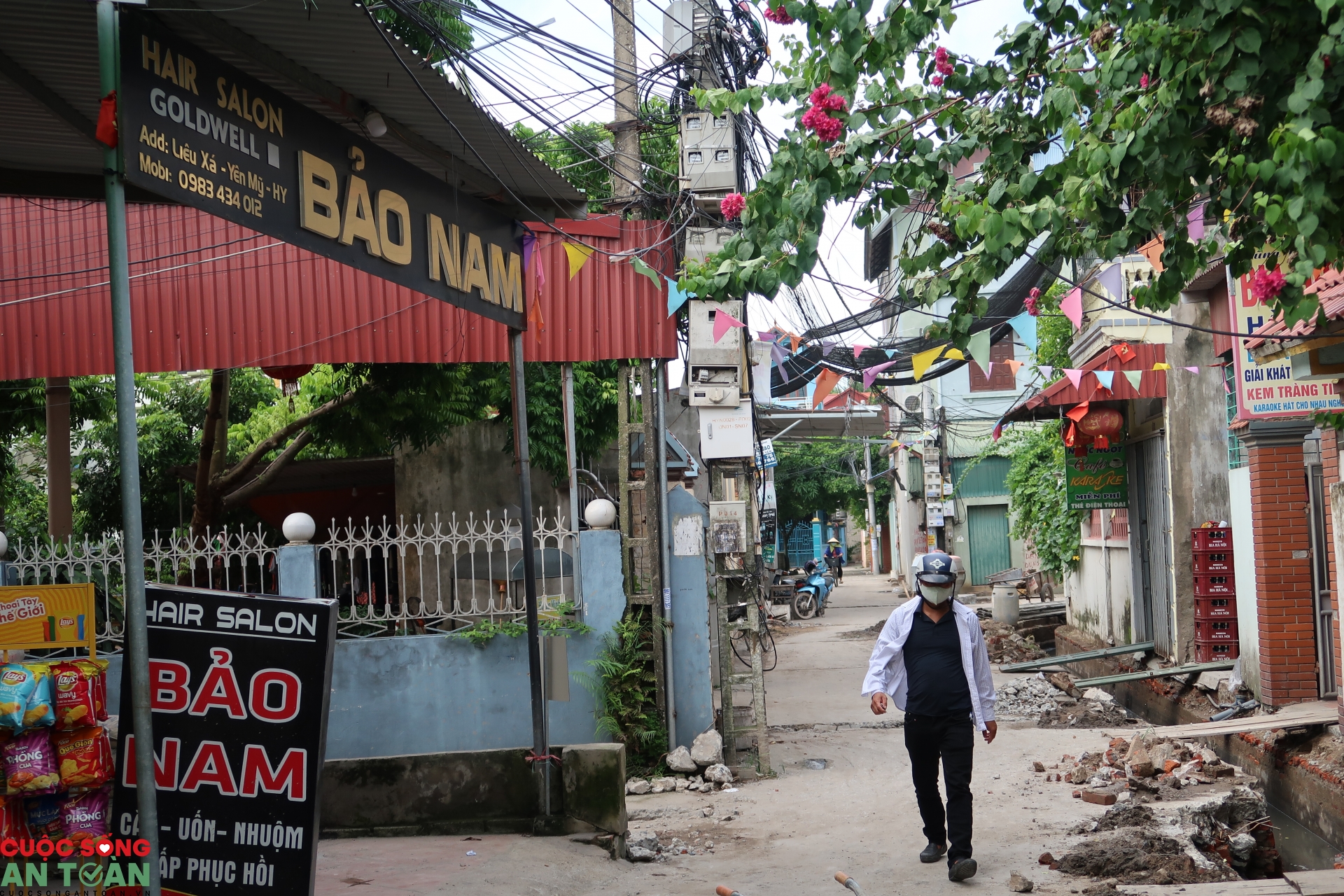 Bên trong thôn có 10 công nhân cách ly vì liên quan đến BN785 ben trong thon co 10 cong nhan cach ly vi lien quan den bn785 2