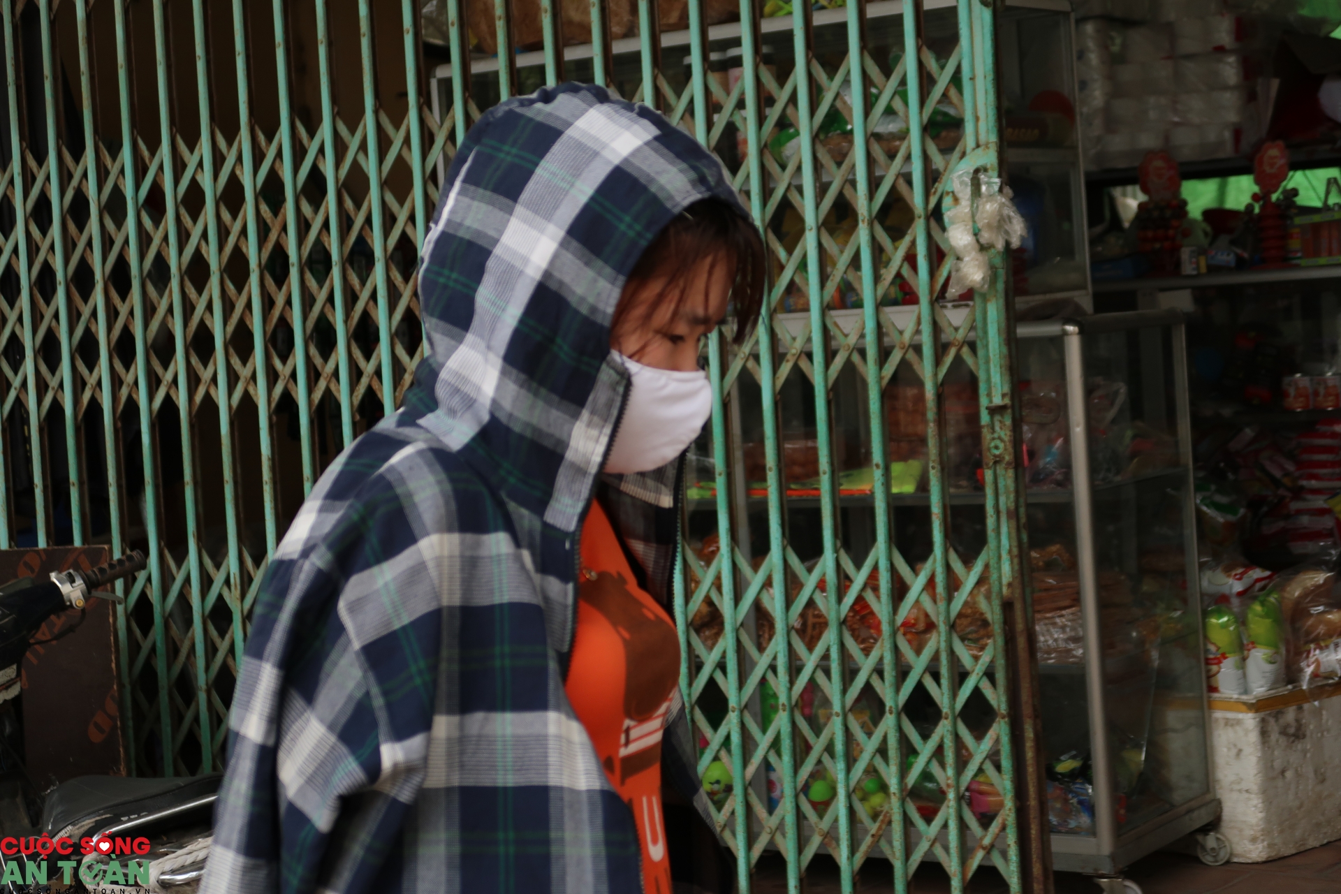 Bên trong thôn có 10 công nhân cách ly vì liên quan đến BN785 ben trong thon co 10 cong nhan cach ly vi lien quan den bn785 5