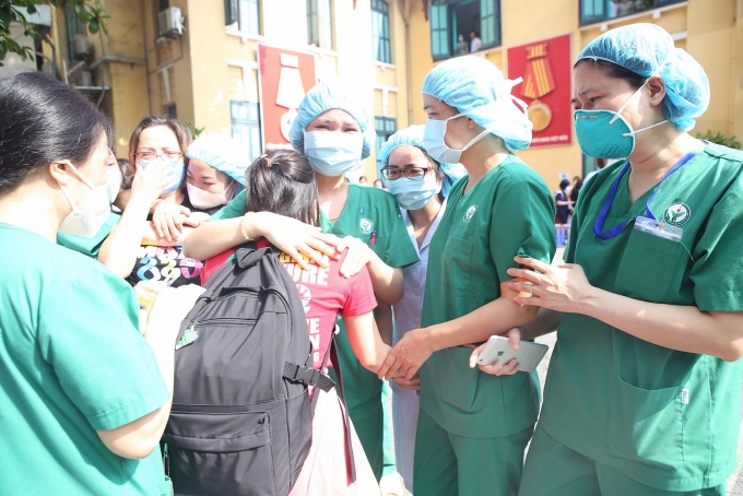 Công đoàn hỗ trợ tiền ăn cho lực lượng y tế chống dịch tại 19 tỉnh, thành phía Nam Công đoàn hỗ trợ tiền ăn cho lực lượng y tế chống dịch tại 19 tỉnh, thành phía Nam