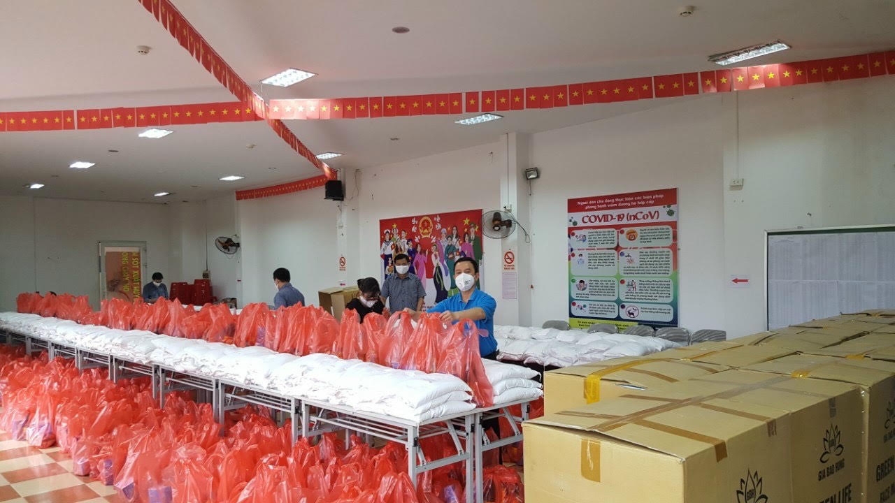 Hà Nội: Hỗ trợ khẩn cấp người lao động khó khăn do Covid-19 Hà Nội: Hỗ trợ khẩn cấp người lao động khó khăn do Covid-19