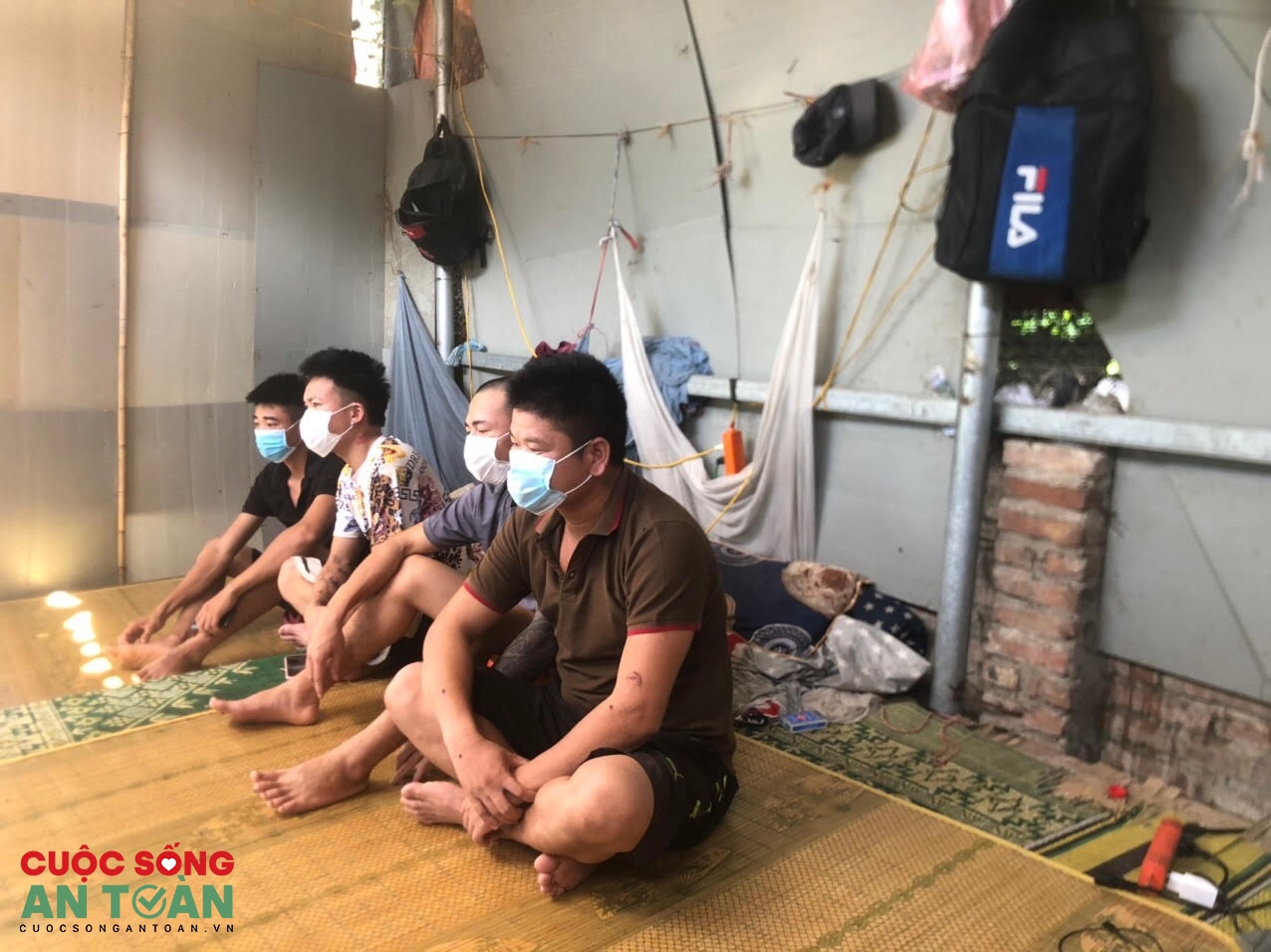 Những lao động “mắc kẹt” ở Đông Anh phấn khởi vì không lo thiếu đói Những lao động “mắc kẹt” ở Đông Anh phấn khởi vì không lo thiếu đói