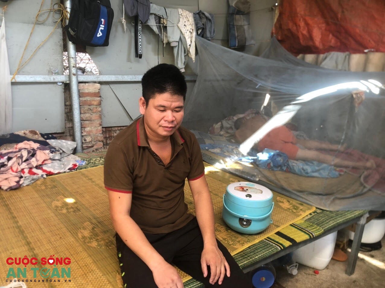 Những lao động “mắc kẹt” ở Đông Anh phấn khởi vì không lo thiếu đói Những lao động “mắc kẹt” ở Đông Anh phấn khởi vì không lo thiếu đói