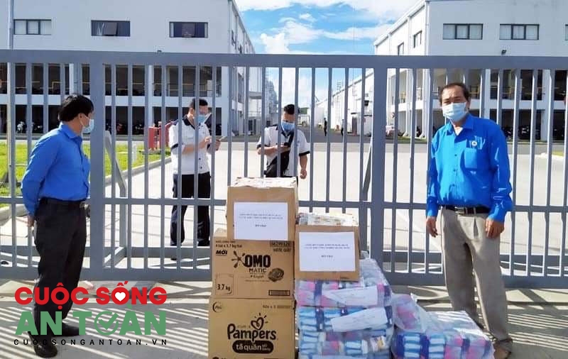 Cách ly tập trung 820 công nhân sau khi phát hiện chùm ca bệnh Cách ly tập trung 820 công nhân sau khi phát hiện chùm ca bệnh