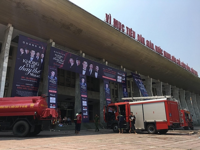 Cháy Cung Việt - Xô, nhiều khán giả "bán tháo" vé xem liveshow của ca sỹ Quang Hà chay cung viet xo nhieu khan gia ban thao ve xem liveshow cua ca sy quang ha