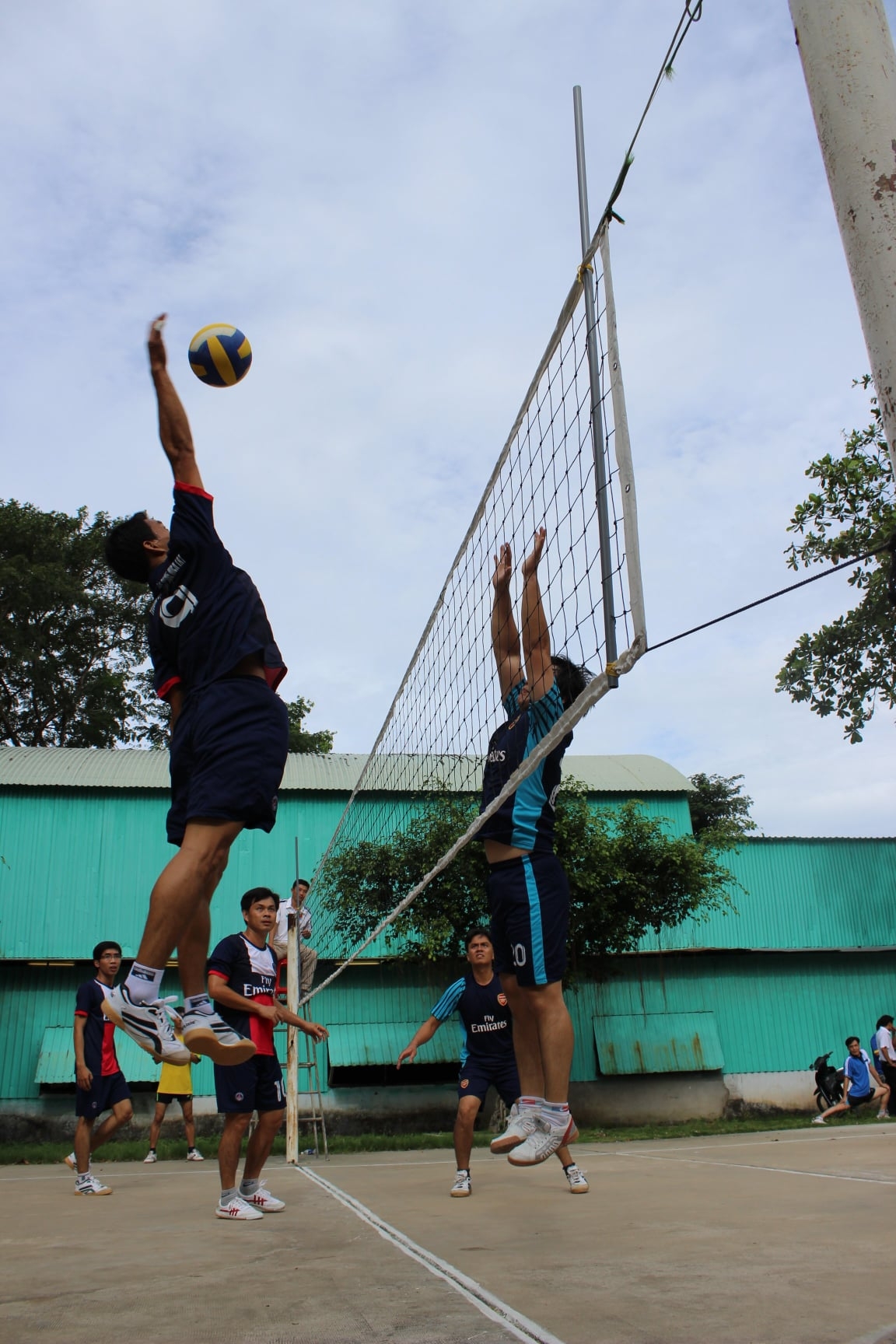 Sôi nổi các phong trào thể thao cho người lao động