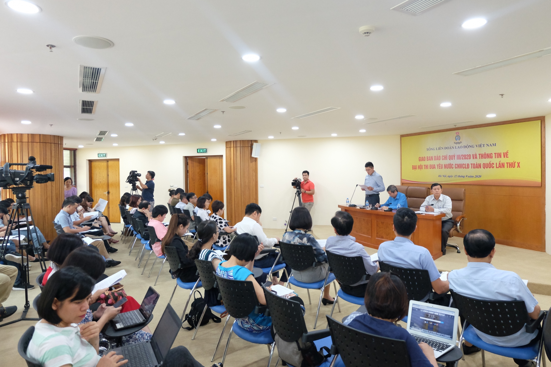 Báo chí đồng hành cùng công nhân, công đoàn trong đại dịch Covid-19 Báo chí đồng hành cùng công nhân, công đoàn trong đại dịch Covid 19