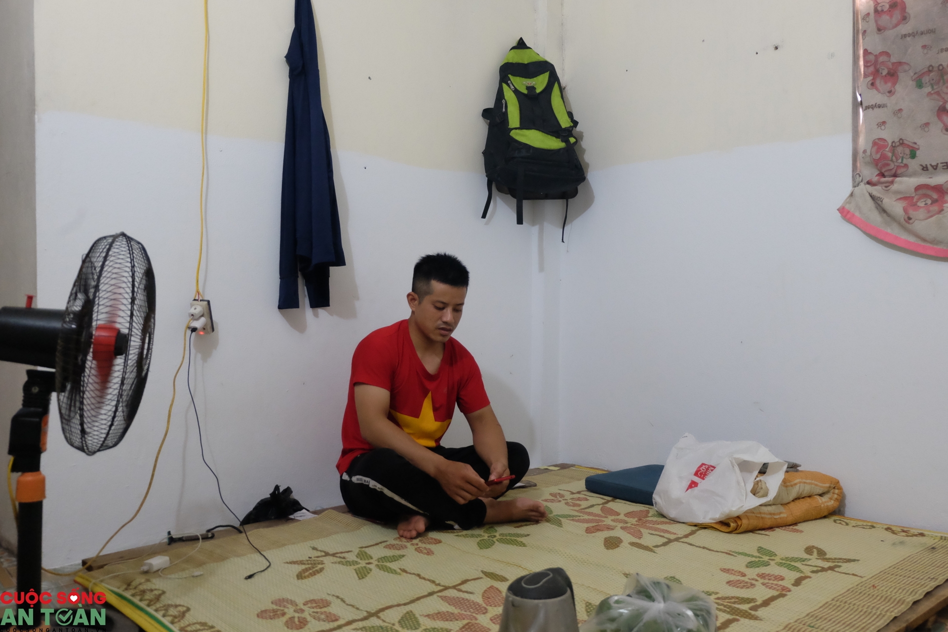 Cuộc sống của một công nhân làm bố đơn thân Cuộc sống của một công nhân làm bố đơn thân