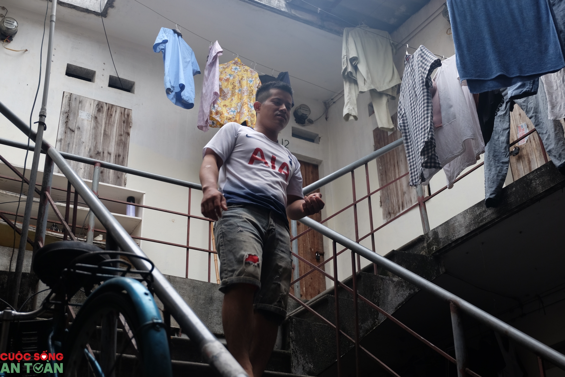 Cuộc sống của một công nhân làm bố đơn thân Cuộc sống của một công nhân làm bố đơn thân