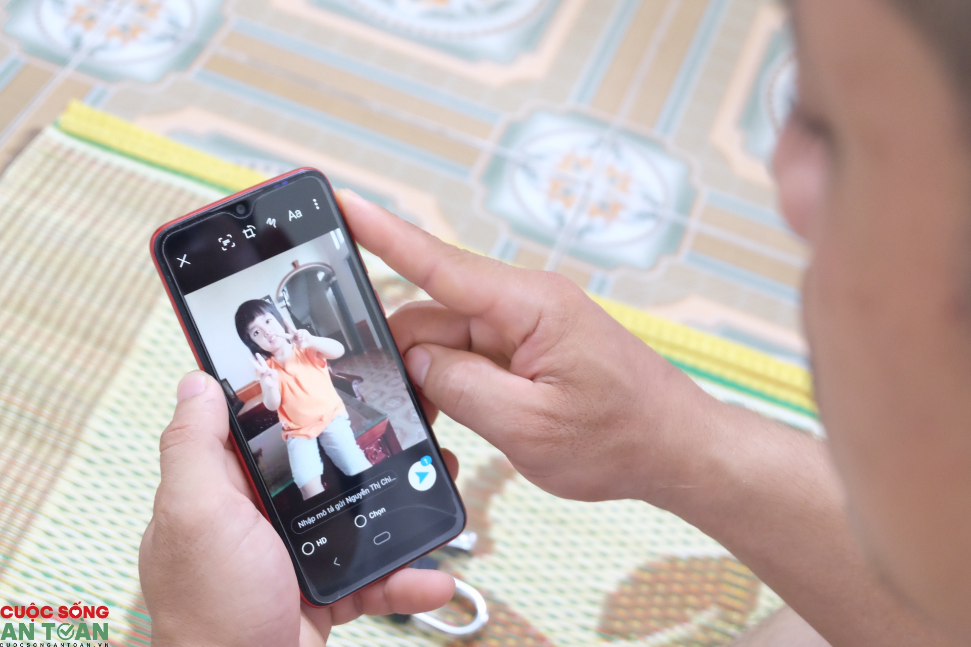 Cuộc sống của một công nhân làm bố đơn thân Cuộc sống của một công nhân làm bố đơn thân