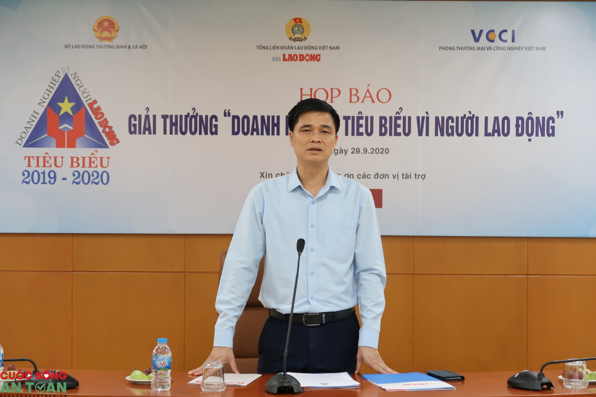 8 doanh nghiệp nhận giải thưởng “Doanh nghiệp tiêu biểu vì người lao động” lần thứ II 8 doanh nghiệp nhận giải thưởng “Doanh nghiệp tiêu biểu vì người lao động” lần thứ II