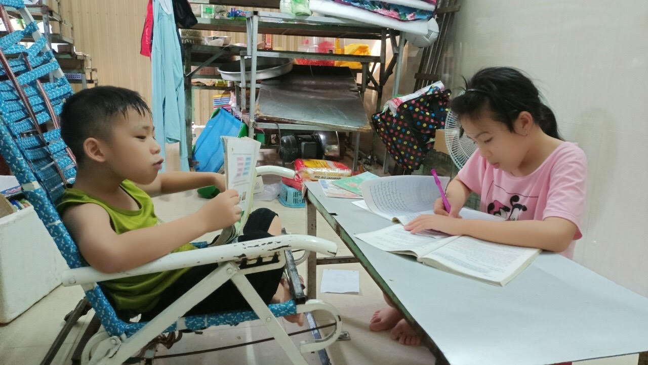 Phụ huynh loay hoay khi con kẹt lại Sài Gòn Phụ huynh loay hoay khi con kẹt lại Sài Gòn