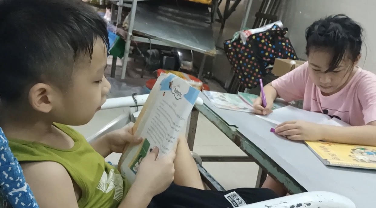 Phụ huynh loay hoay khi con kẹt lại Sài Gòn Phụ huynh loay hoay khi con kẹt lại Sài Gòn