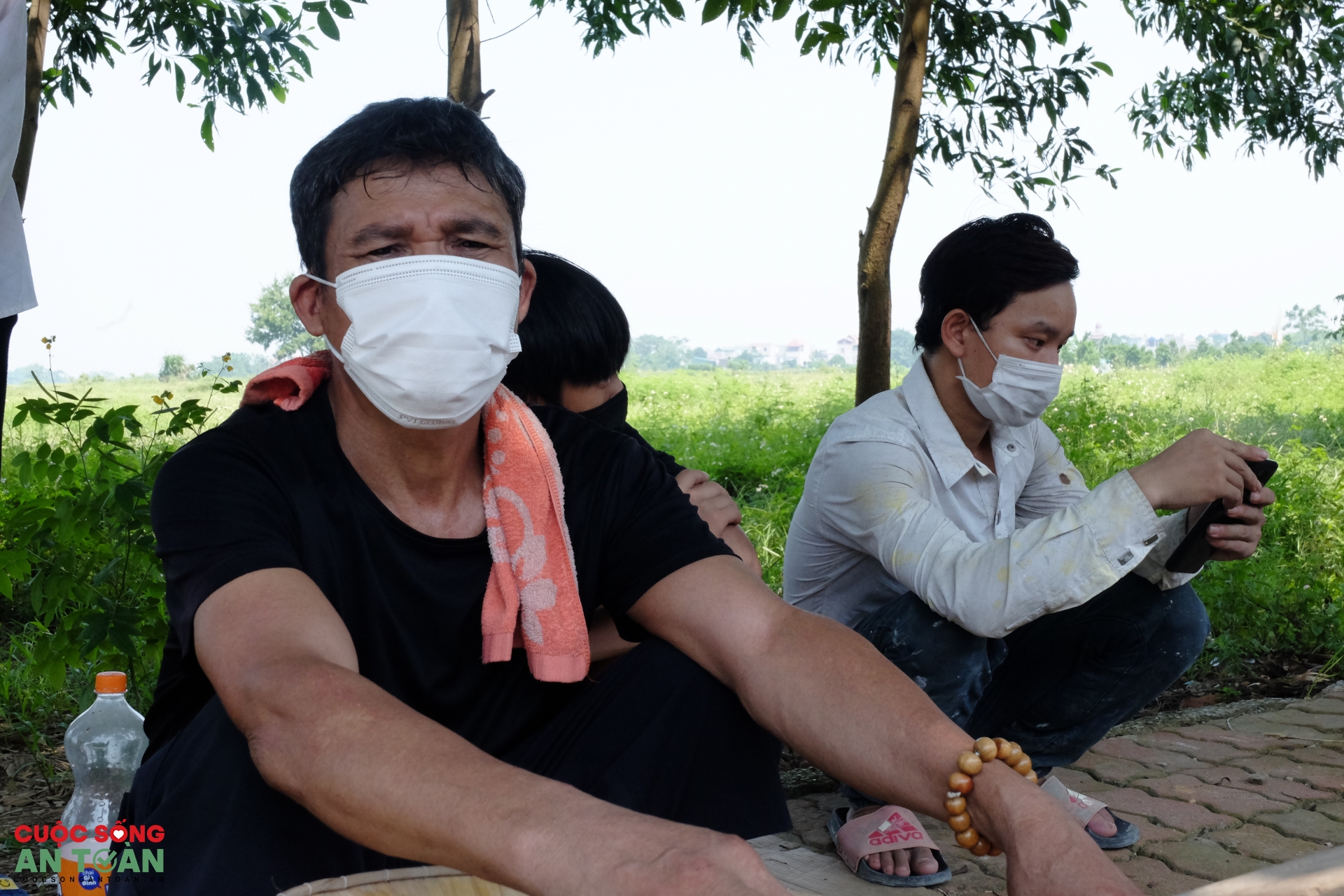 Những cuộc hồi hương lặng lẽ - Bài 1: Ngủ vạ vật lề đường, hái lá cây làm chiếu Những cuộc hồi hương lặng lẽ - Bài 1: Ngủ vạ vật lề đường, hái lá cây làm chiếu