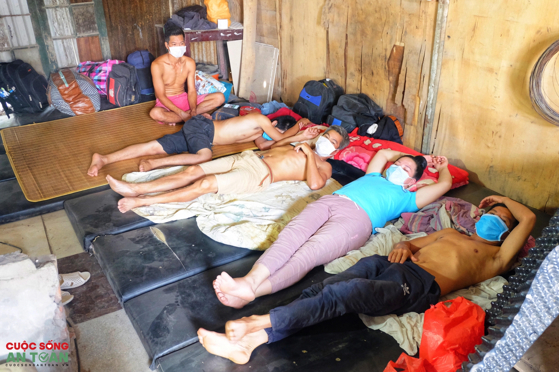 Những cuộc hồi hương lặng lẽ - Kỳ 2: Giữa đường gặp quý nhân Những cuộc hồi hương lặng lẽ - Kỳ 2: Giữa đường gặp quý nhân