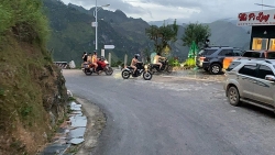 Xôn xao việc Hiếu Orion và 3 người đàn ông khỏa thân trên đèo Mã Pí Lèng