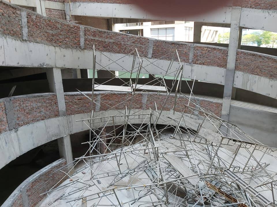 chung cu bright city do dang sau 2 nam tre hen dan buc xuc van danh lieu ve o