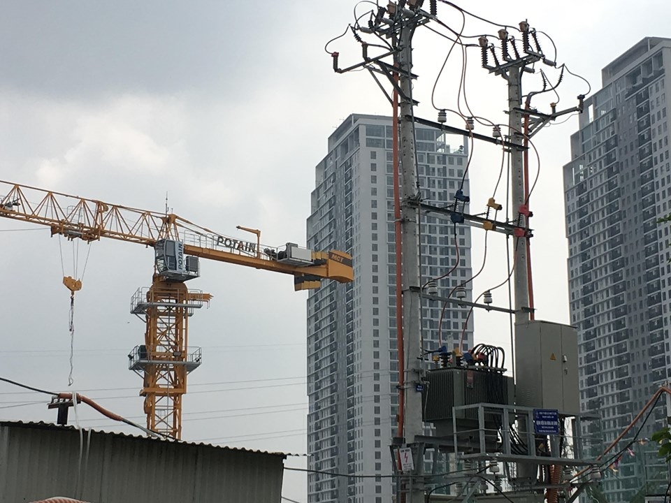 can canh benh vien an sinh sau lenh cuong che cong truong ngon ngang cot sat hoen gi