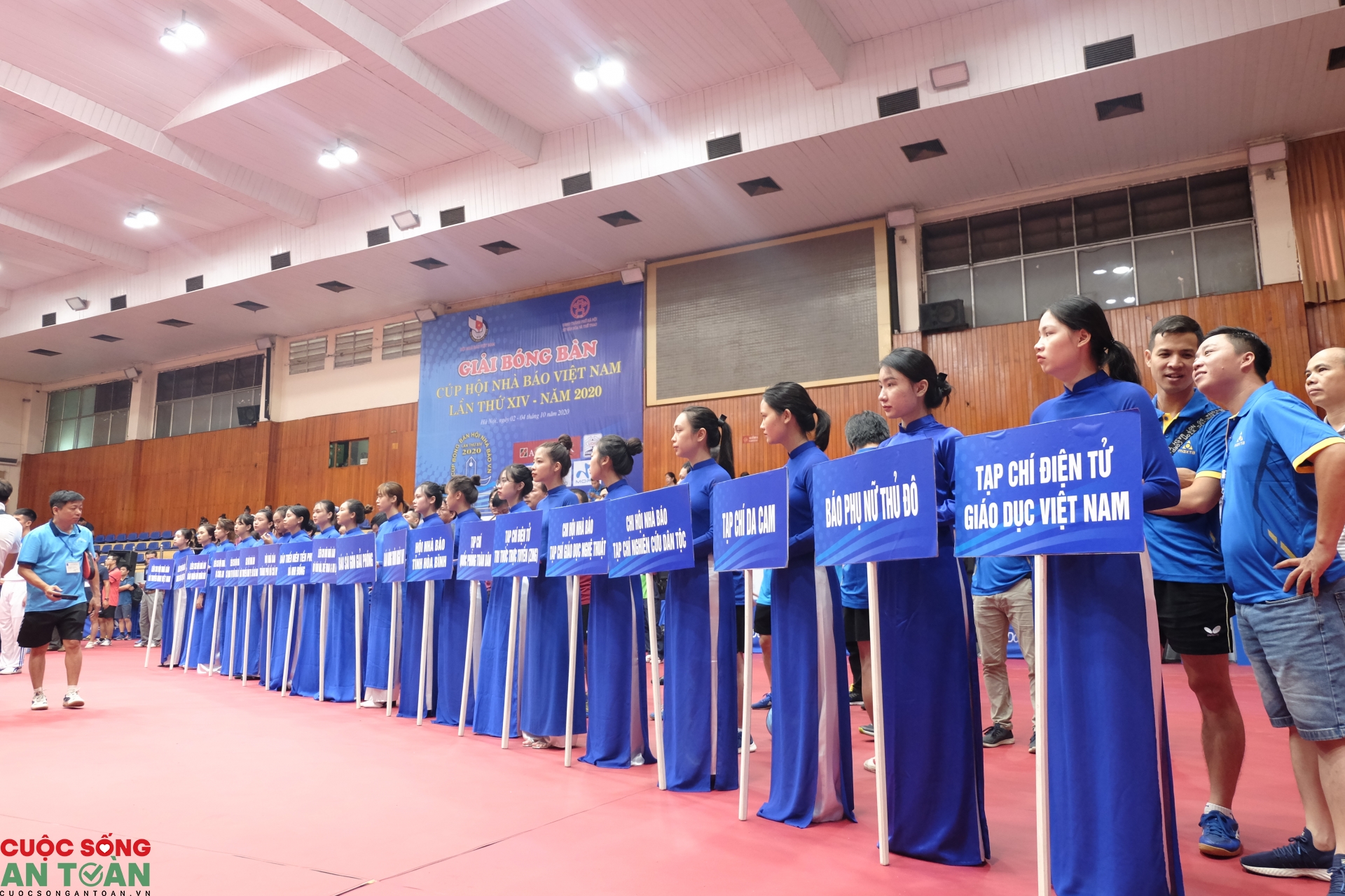 Hơn 200 VĐV tranh tài tại Giải Bóng bàn Cúp Hội Nhà báo Việt Nam lần thứ XIV Hơn 200 VĐV tranh tài tại Giải Bóng bàn Cúp Hội Nhà báo Việt Nam lần thứ XIV