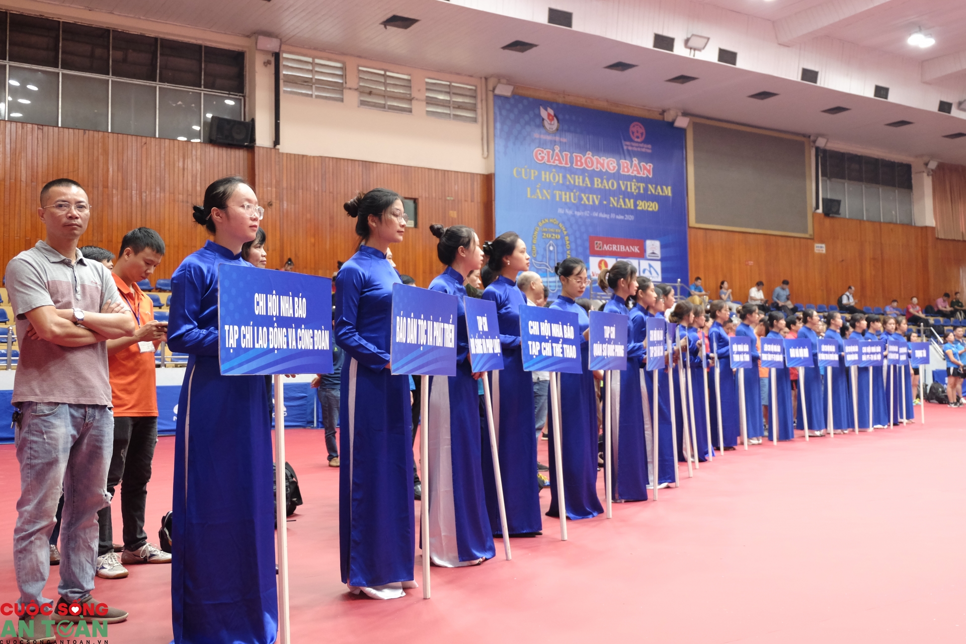 Hơn 200 VĐV tranh tài tại Giải Bóng bàn Cúp Hội Nhà báo Việt Nam lần thứ XIV Hơn 200 VĐV tranh tài tại Giải Bóng bàn Cúp Hội Nhà báo Việt Nam lần thứ XIV