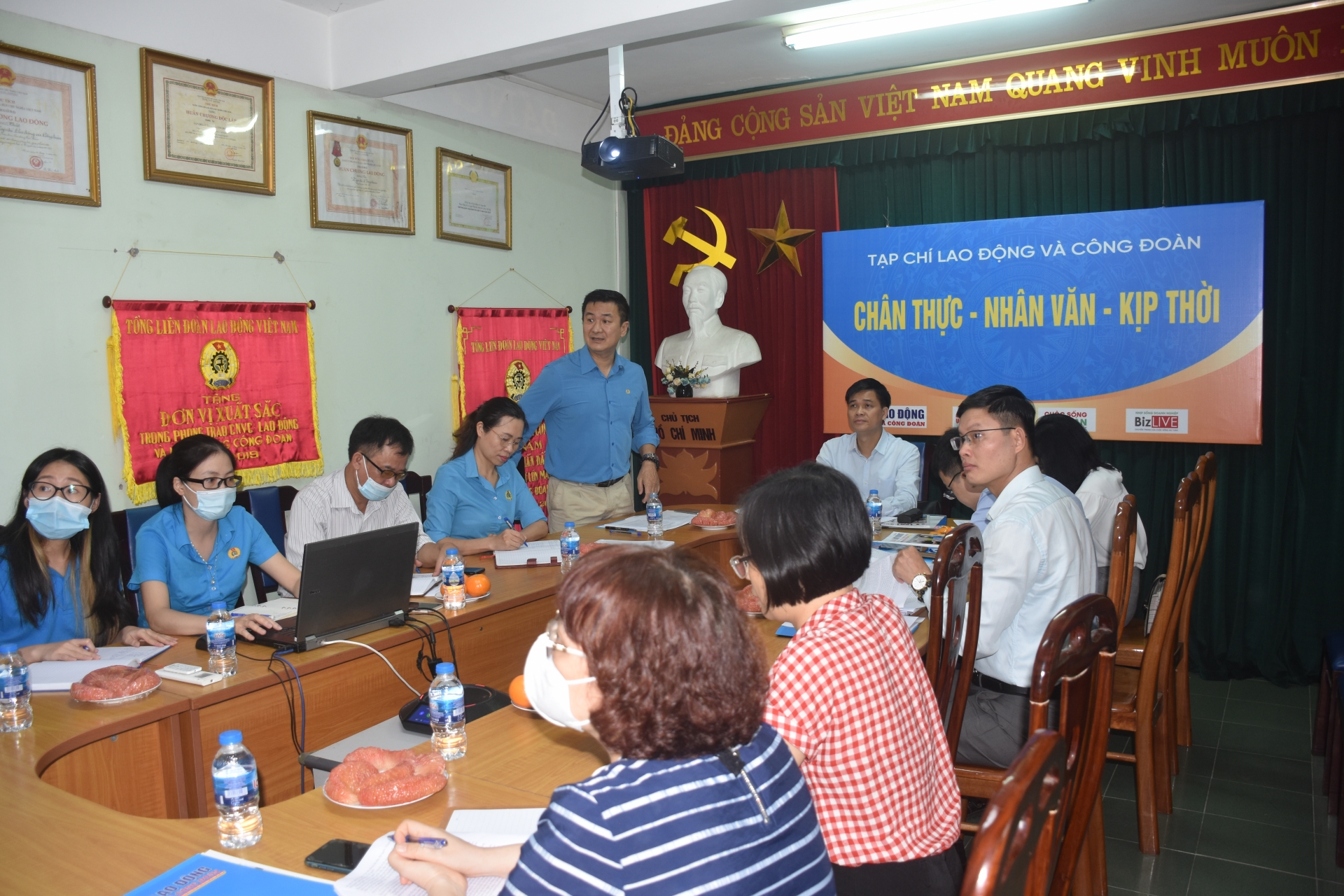 Đồng chí Ngọ Duy Hiểu làm việc với Tạp chí Lao động và Công đoàn Đồng chí Ngọ Duy Hiểu làm việc với Tạp chí Lao động và Công đoàn